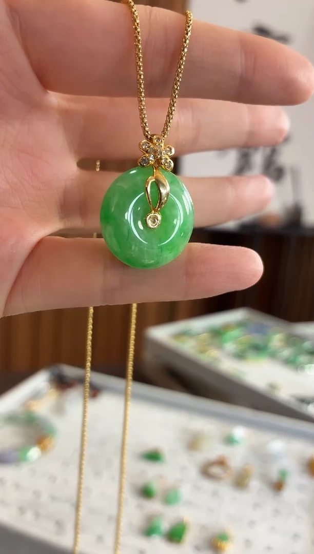 吊坠(不含链)18K金镶嵌翡翠吊坠