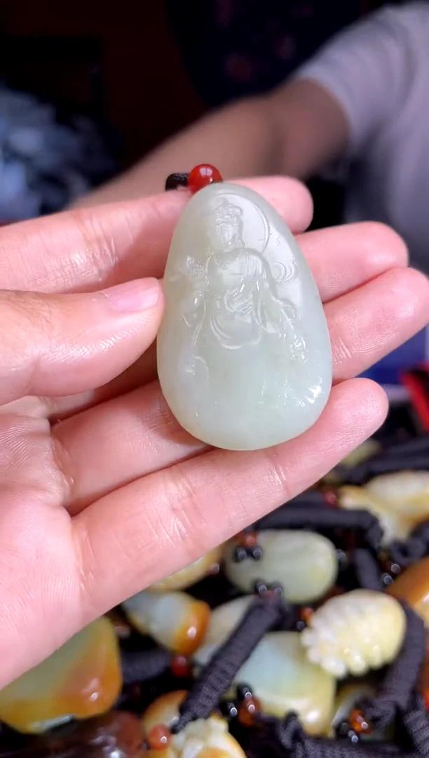 和田玉未镶嵌颈饰1