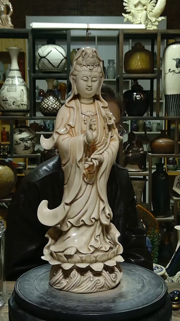 14****。德化瓷孩儿红持莲观音