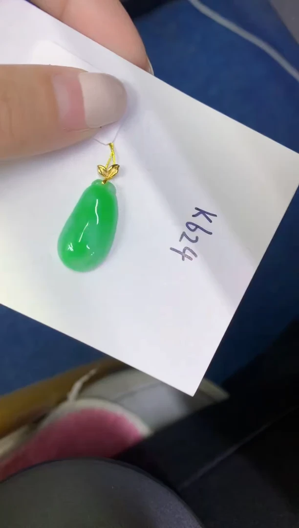 颈饰18K金镶嵌翡翠缅甸天然翡翠A货