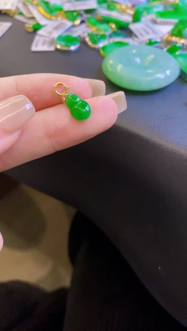 【闪购商品】定制翡翠18K金镶嵌吊坠