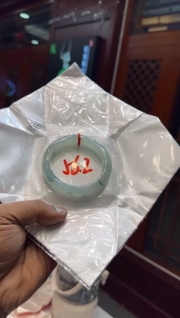 未镶嵌手镯翡翠手镯