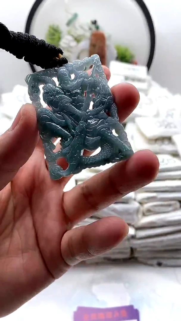 翡翠未镶嵌颈饰关公【品质一般介意慎拍】