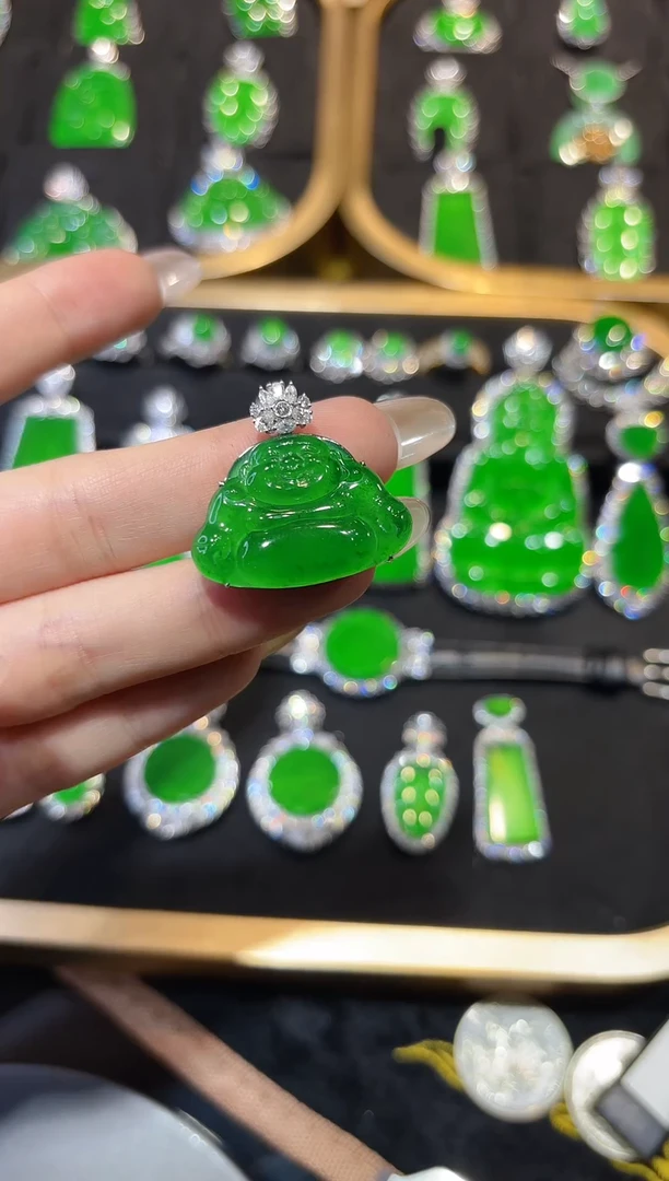 【闪购商品】翡翠颈饰18K金镶嵌佛公天然A货翡翠