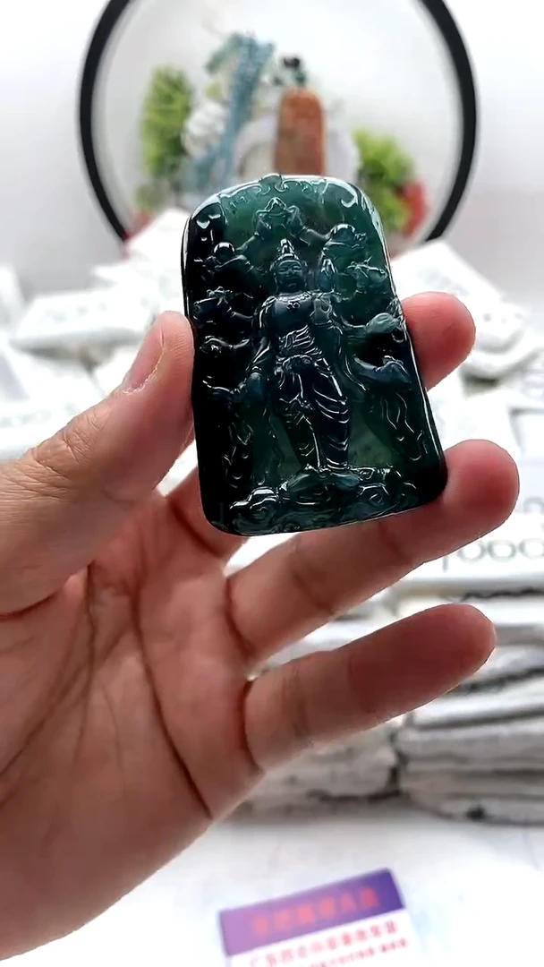 翡翠未镶嵌颈饰千手观音