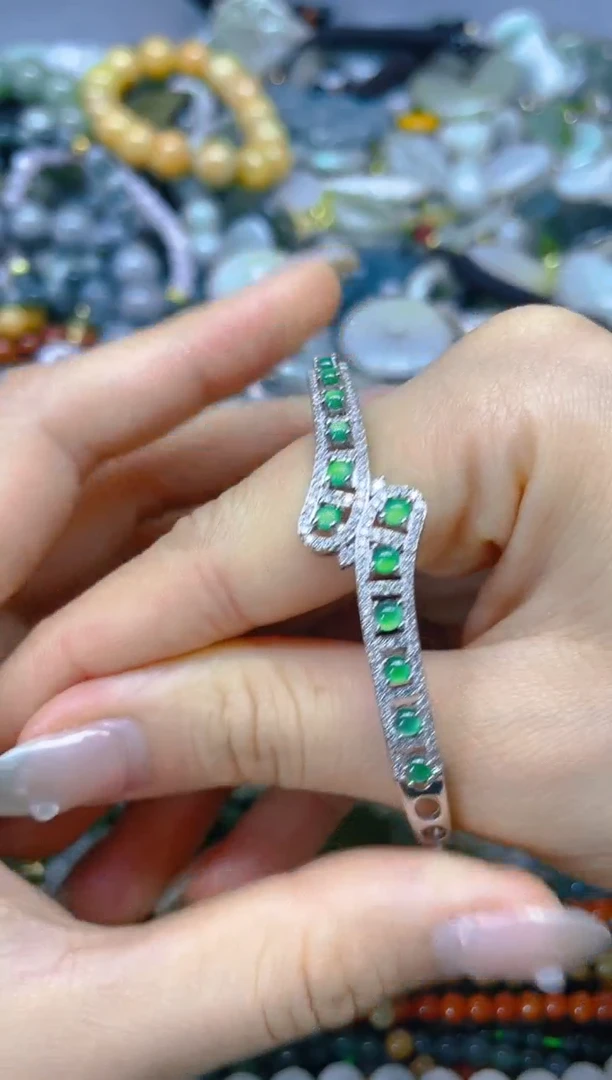 翡翠未镶嵌颈饰/T/翡翠A货,一件也是批发价