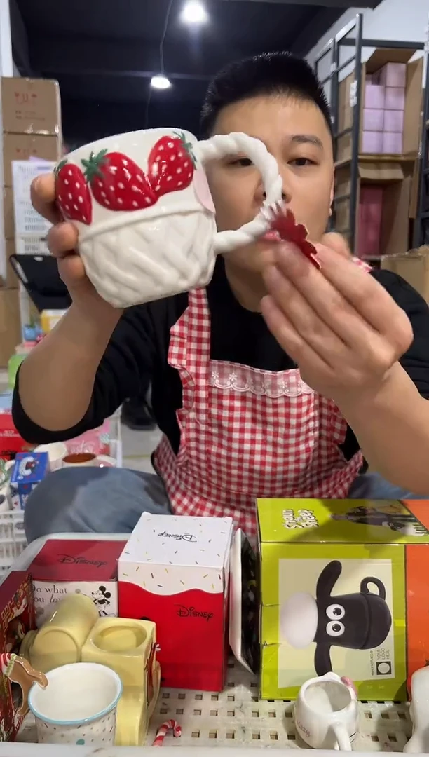 【闪购商品】杯白色草莓蛋糕水杯微瑕