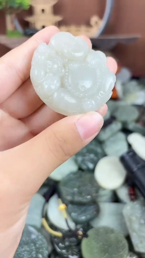 和田玉未镶嵌颈饰1