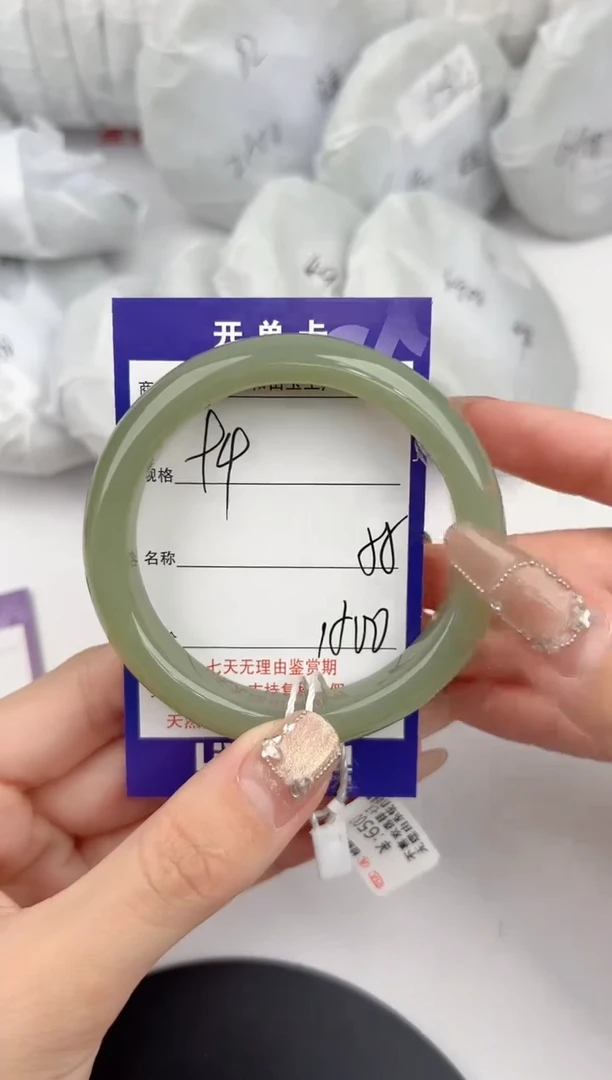 【闪购商品】和田玉手镯未镶嵌94颜色微差无瑕疵