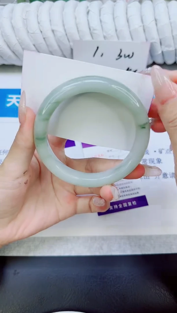 未镶嵌手镯石英质玉106/62