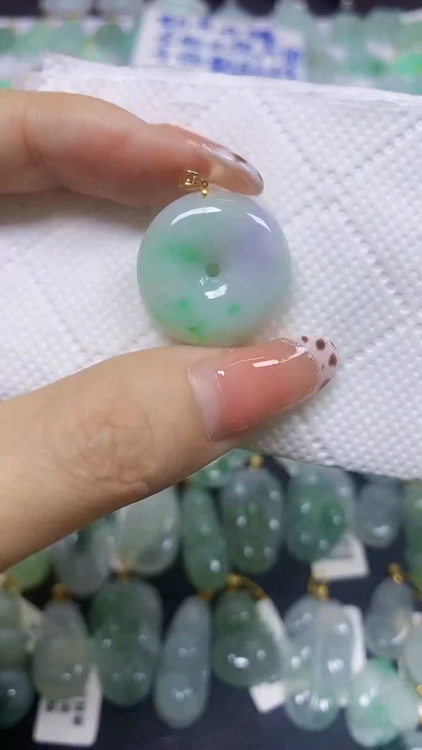 颈饰18K金镶嵌翡翠天然翡翠A货