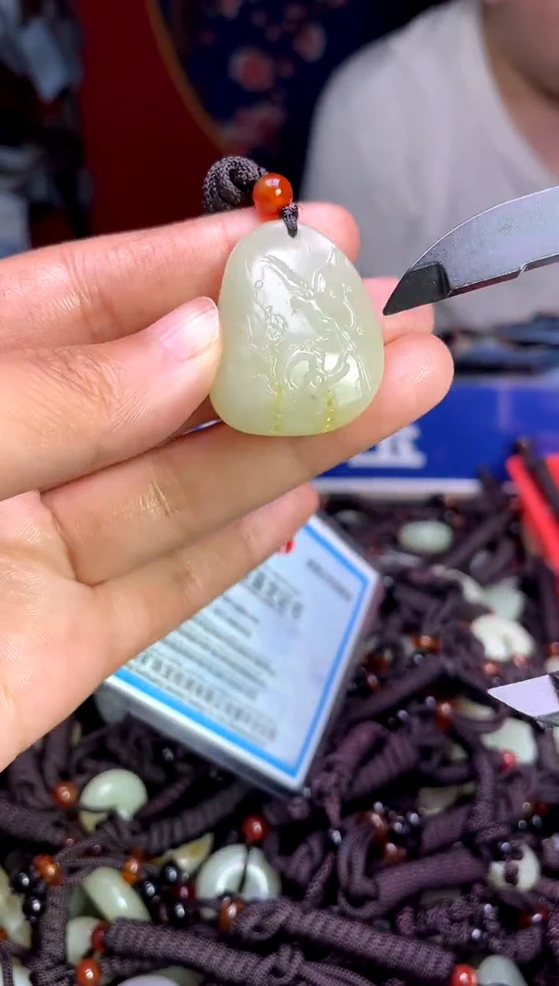 未镶嵌和田玉摆件1