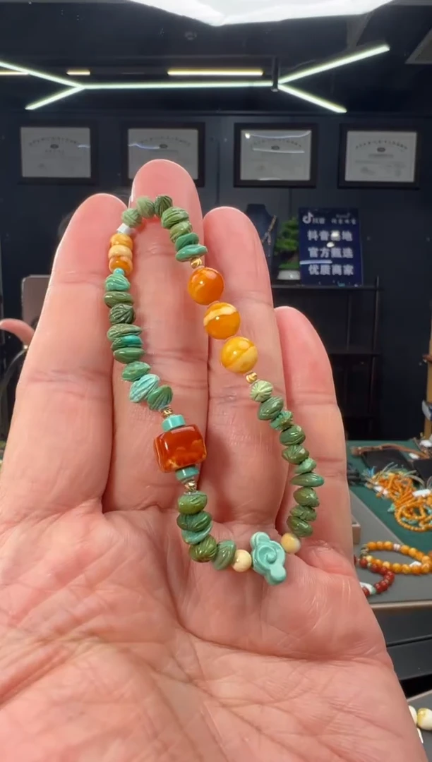 裸石蜜蜡18K金镶嵌绿松百香籽手链-s35