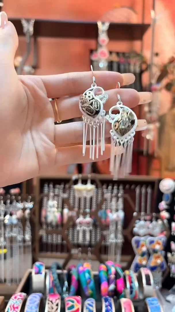 织绣云织谣民族风精美饰品   275