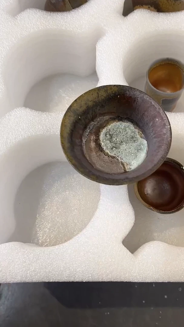 杯207号容量60-80ML红珍珠泥 有小气泡