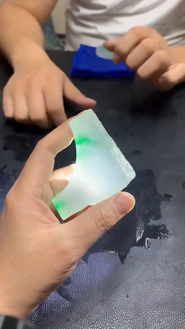 玉冰飘花边角毛胚