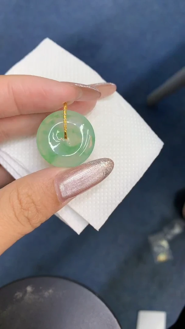 颈饰18K金镶嵌翡翠1