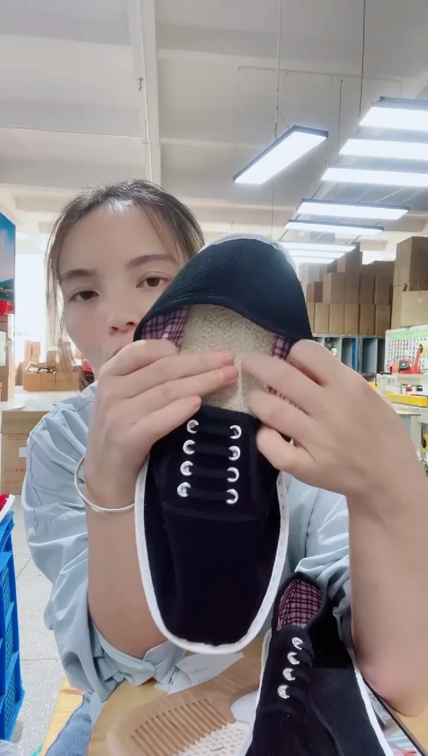 闪购四排扣黑丝瓜44码72号