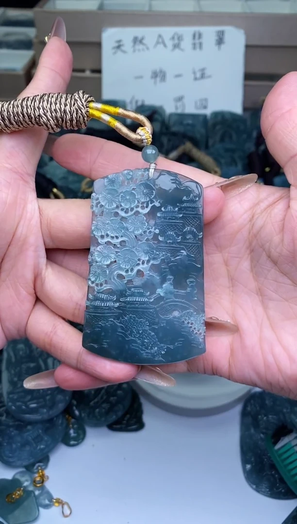 颈饰未镶嵌翡翠