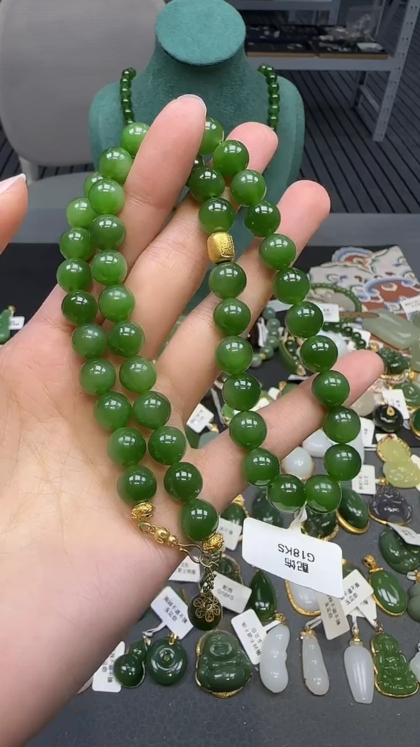 18K金镶嵌和田玉挂件1