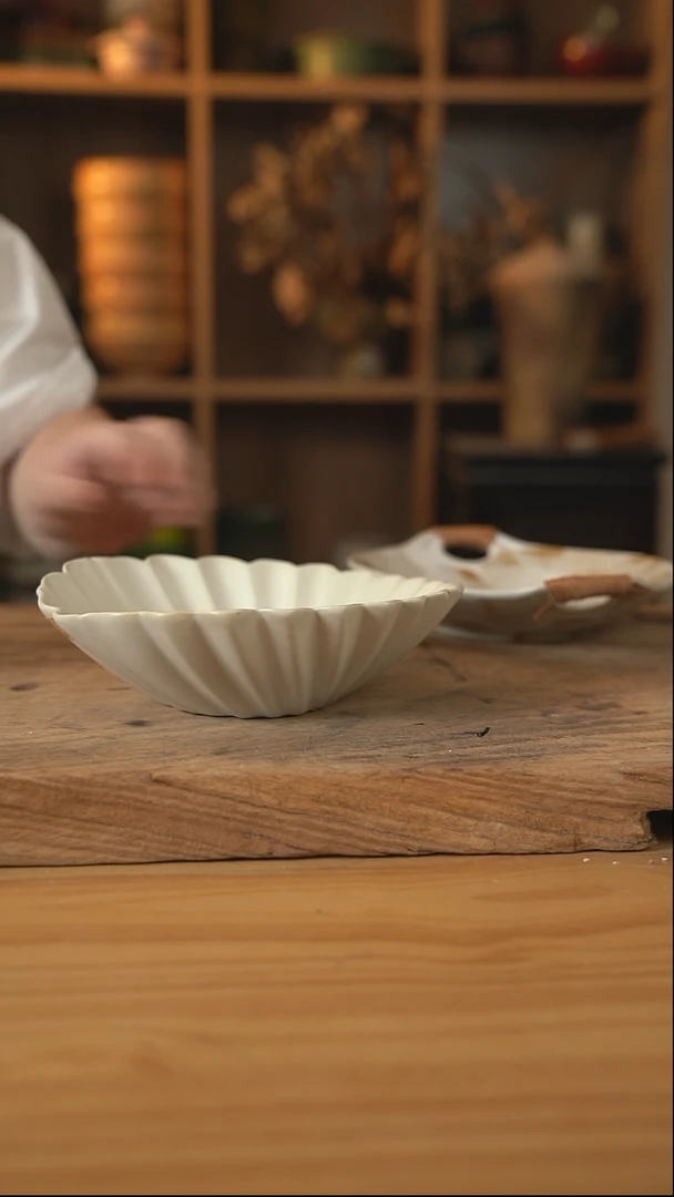 白色系列的8英寸贝壳盘