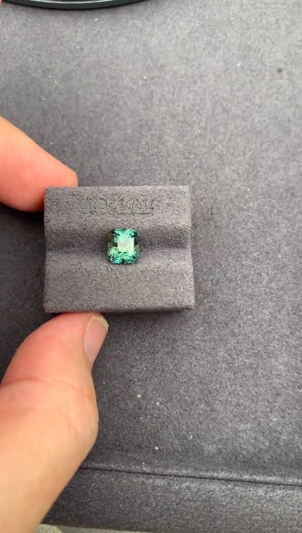 裸石彩色蓝宝石未镶嵌2ct 绿蓝宝石 定制 BH