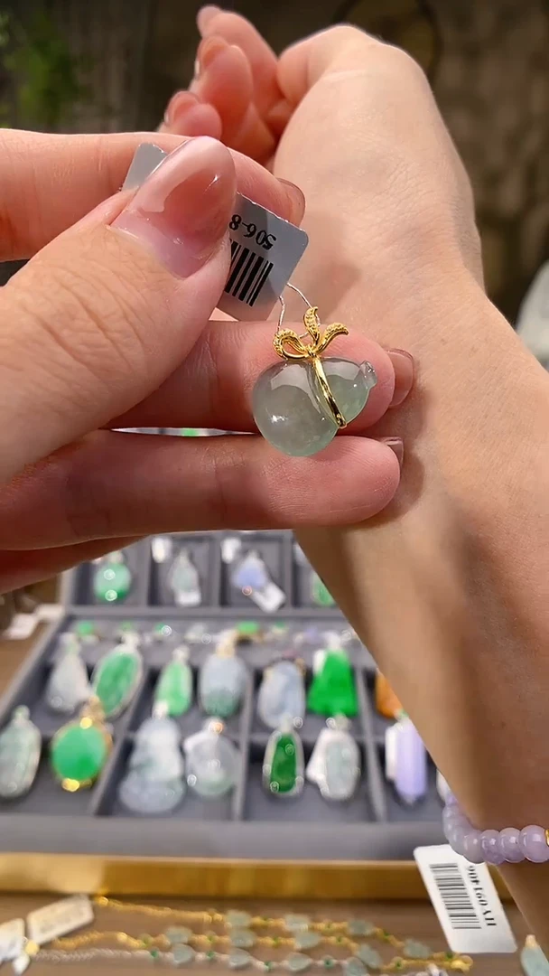 吊坠(不含链)18K金镶嵌翡翠葫芦