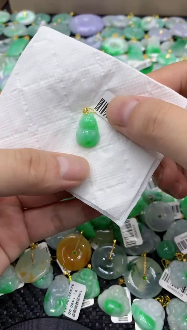 颈饰18K金镶嵌翡翠天然缅甸翡翠A货