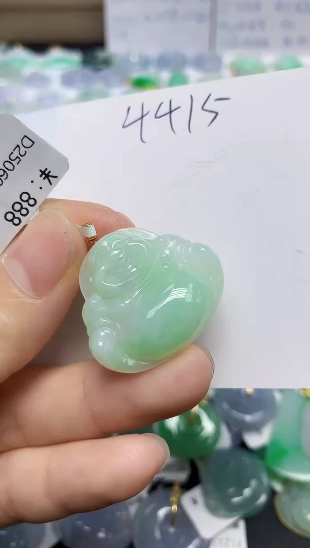 翡翠18K金镶嵌颈饰天然缅甸翡翠A货