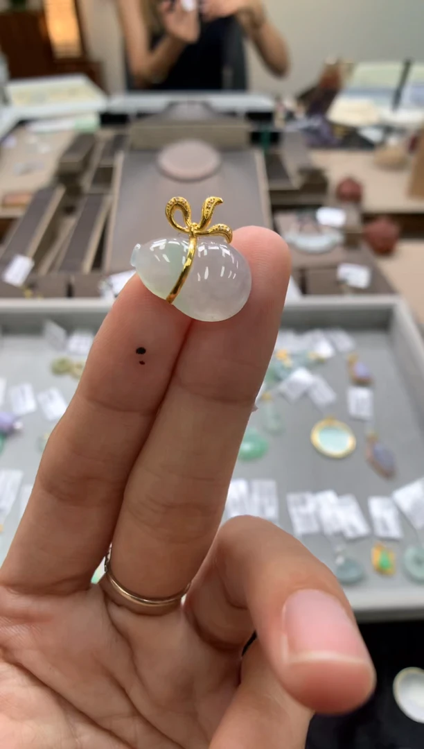 颈饰18K金镶嵌翡翠葫芦