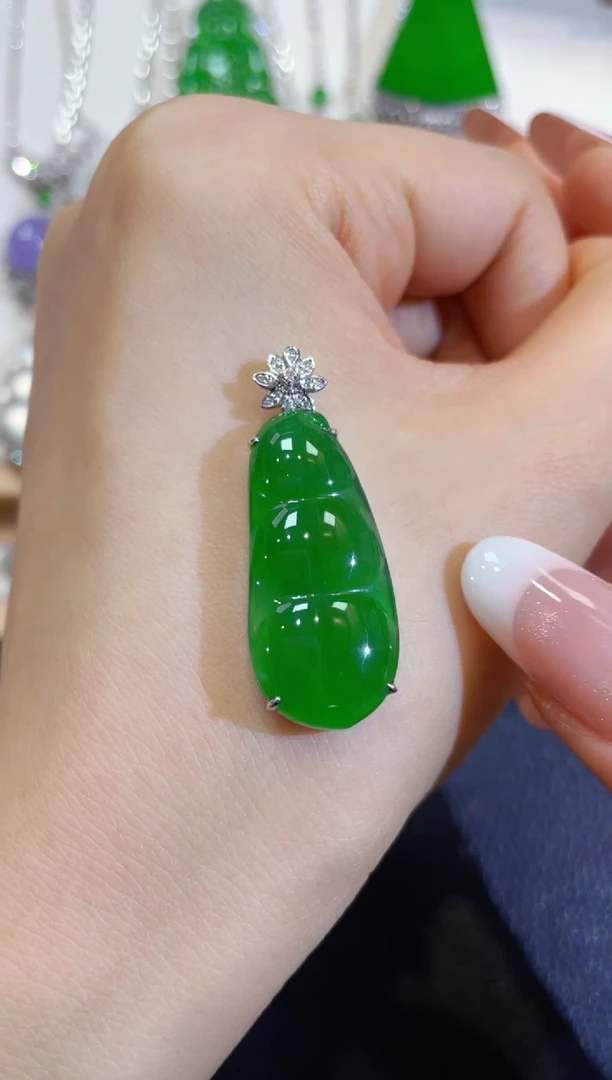 吊坠(不含链)18K金镶嵌翡翠团购16