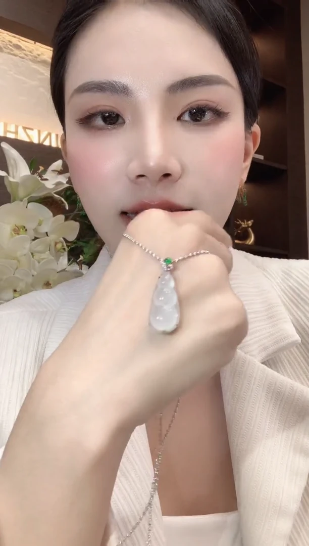 吊坠(不含链)18K金镶嵌翡翠A35