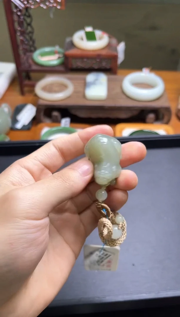 吊坠(不含链)未镶嵌和田玉且末青白 貔貅