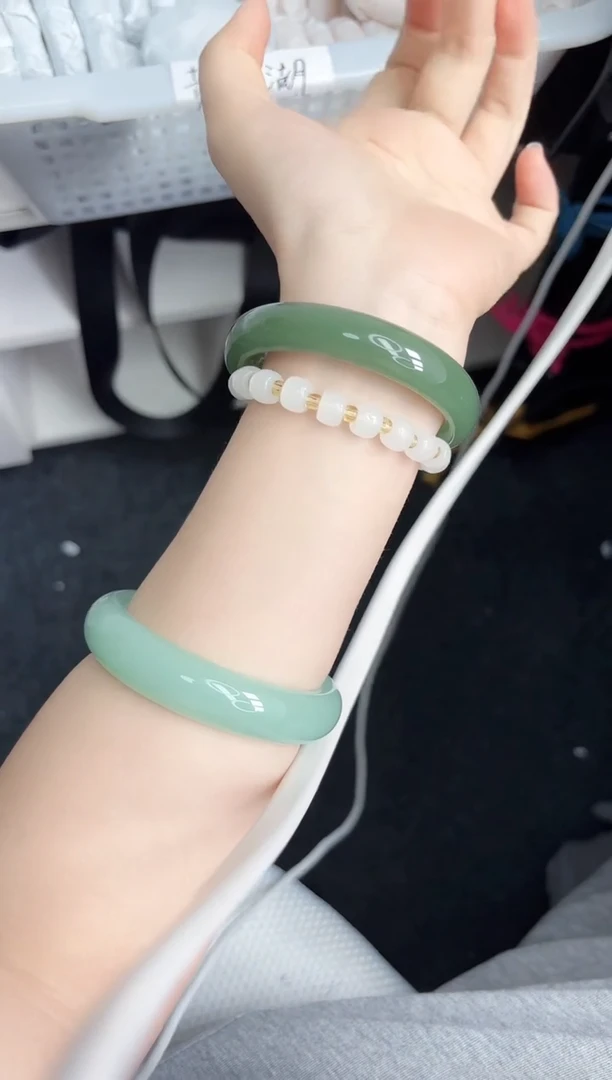 未镶嵌手镯石英质玉252-55.3