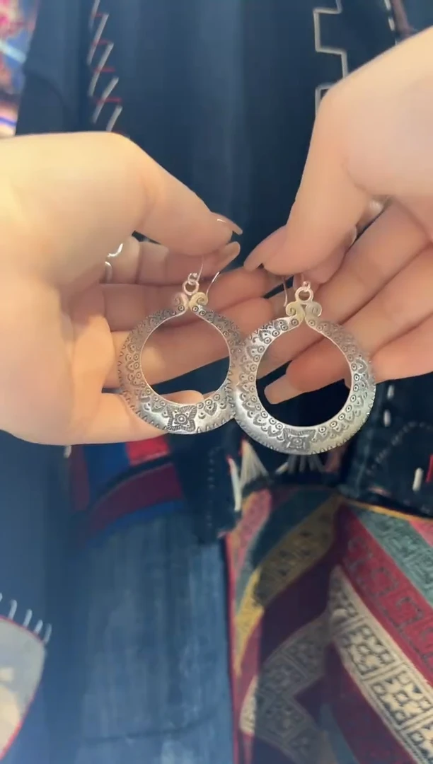 925银无B***圣耳饰