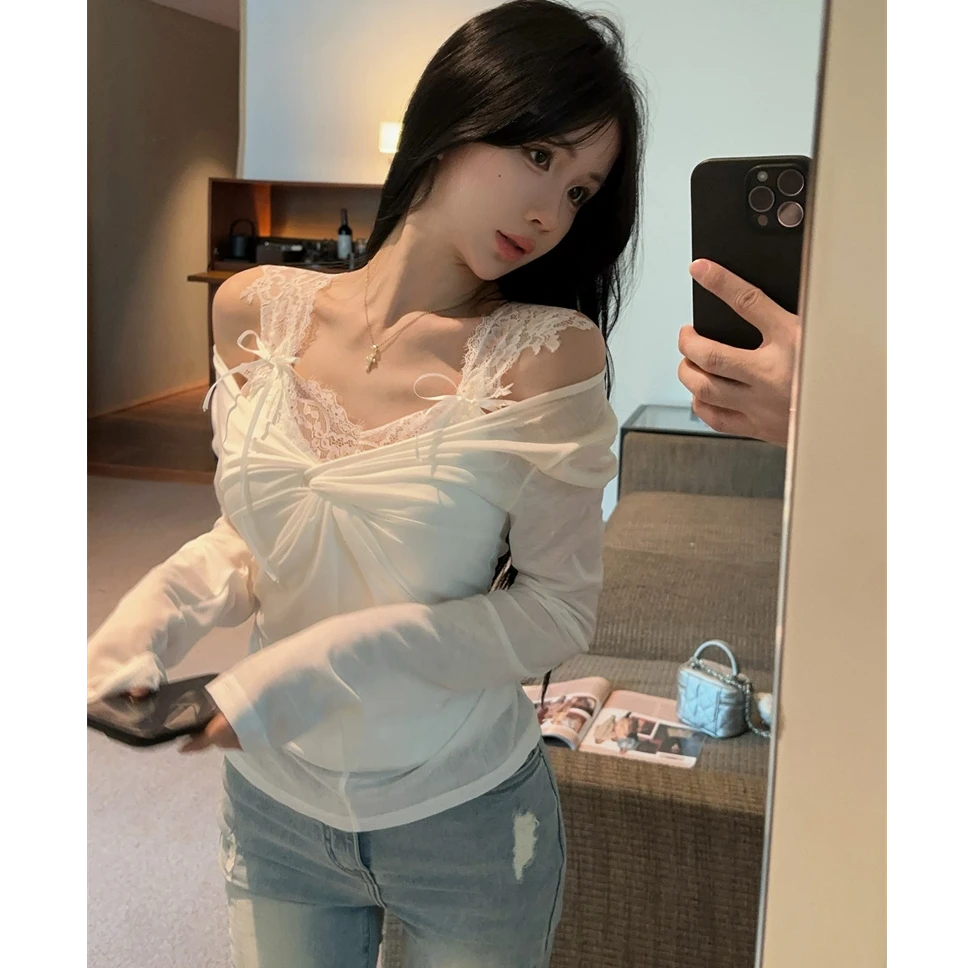 设计感甜美蕾丝蝴蝶结吊带扭结V领纯欲打底衫两件套配显瘦休闲裤