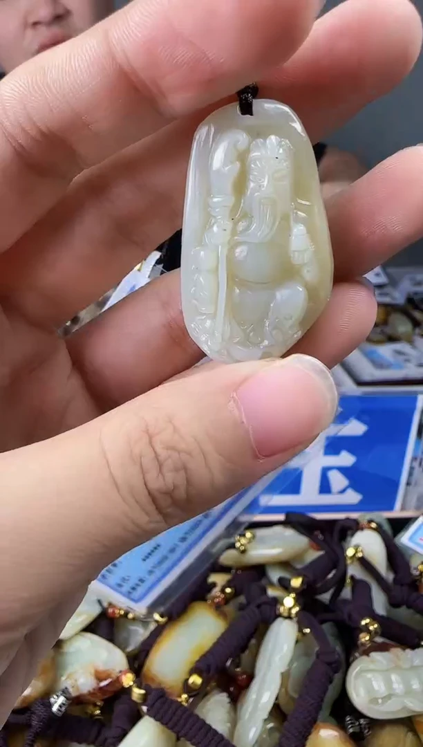 和田玉未镶嵌颈饰1