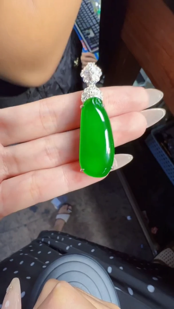 未镶嵌定制翡翠翡翠A货有轻微色差属于正常现象，福瓜多样性发货1