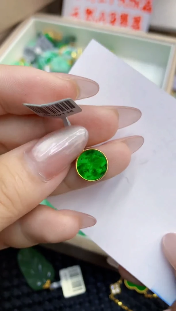 翡翠未镶嵌吊坠(不含链)1