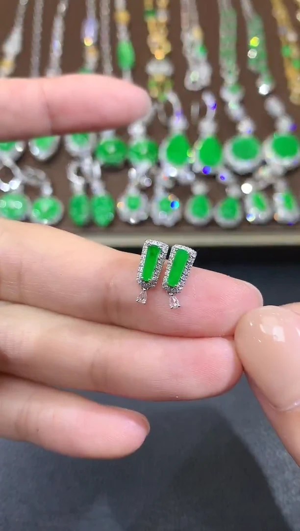 18K金镶嵌翡翠耳饰C5