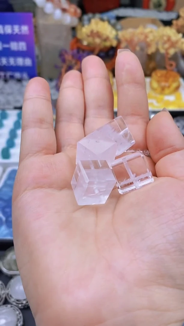 【闪购商品】水晶吊坠(不含链)未镶嵌7a多样性发其一/2.6/1个