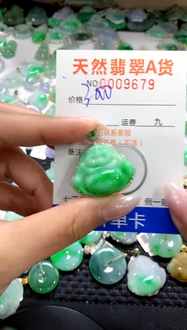 颈饰18K金镶嵌翡翠1111111111111111