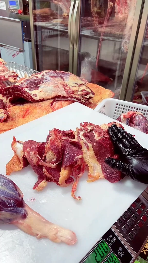 中国大陆12个月包装是***呀上脑1.5斤+碎肉筋1.5斤+腱子2.2斤