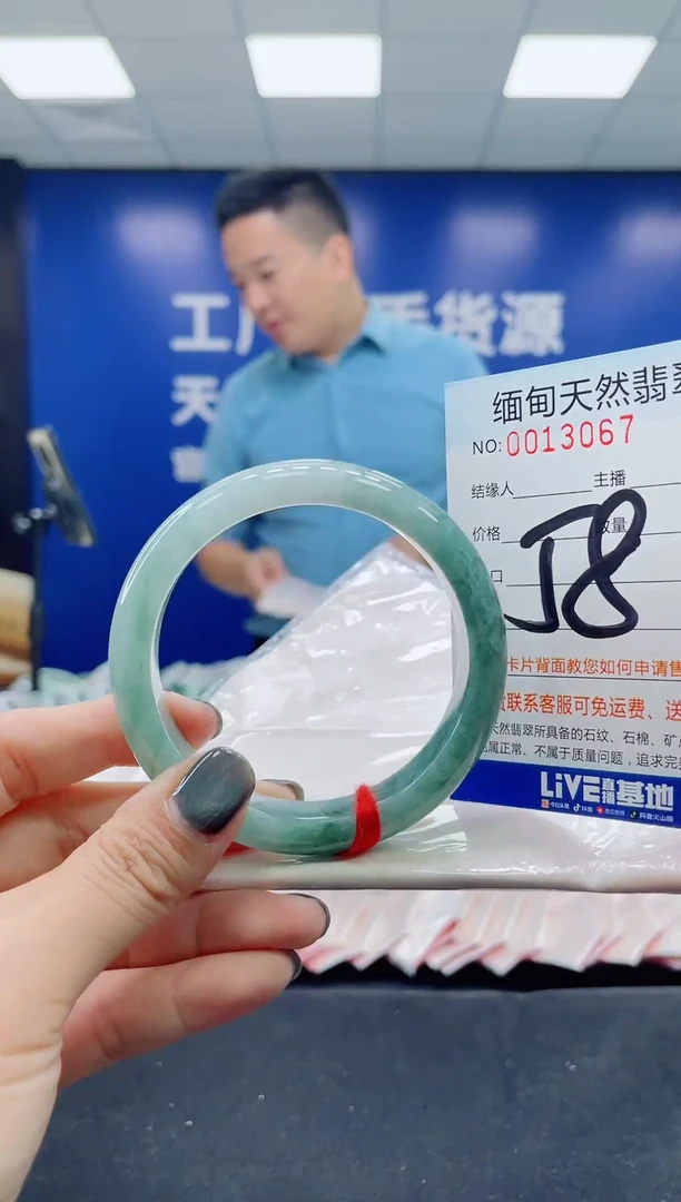 未镶嵌手镯翡翠天然翡翠手镯
