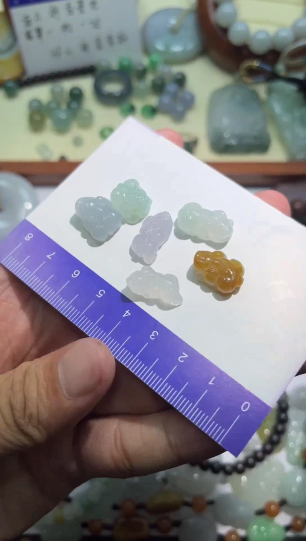 翡翠裸石多样性发货翡翠貔貅一个
