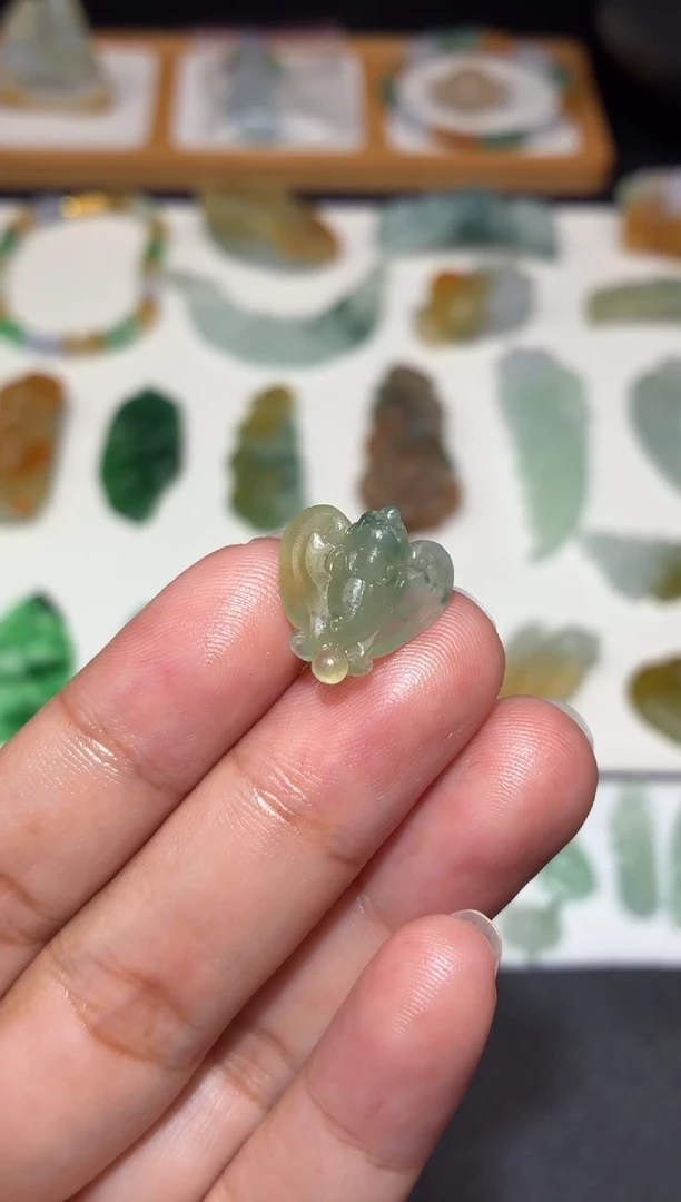 未镶嵌定制翡翠小蝙蝠