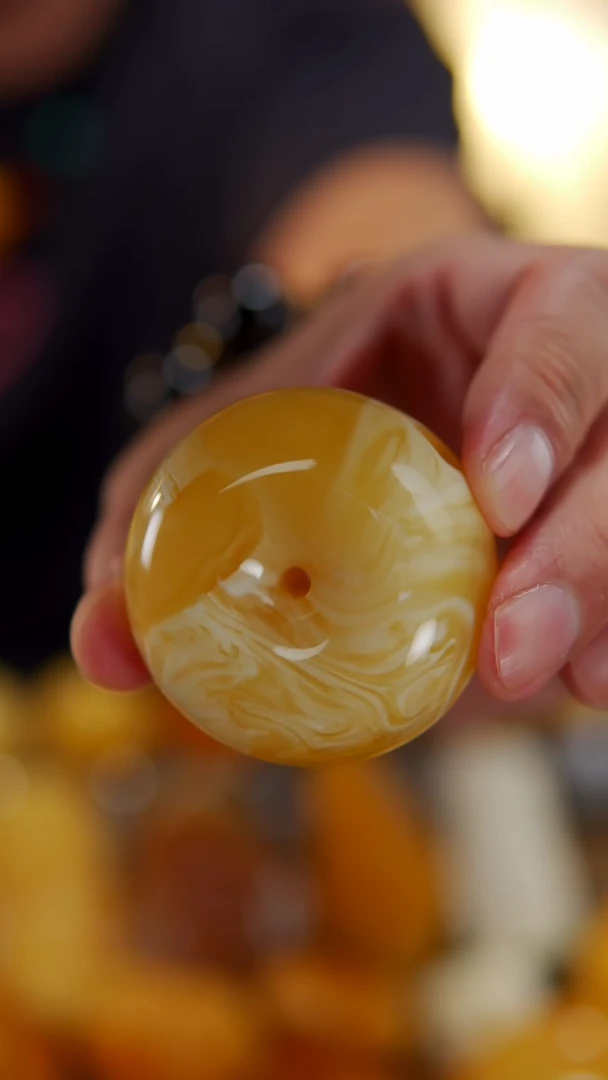 【闪购商品】蜜蜡裸石未镶嵌溶洞平安扣58.9