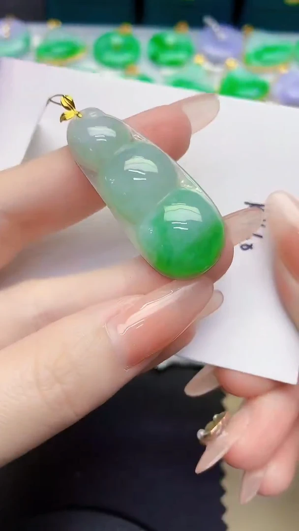 颈饰18K金镶嵌翡翠缅甸天然翡翠A货