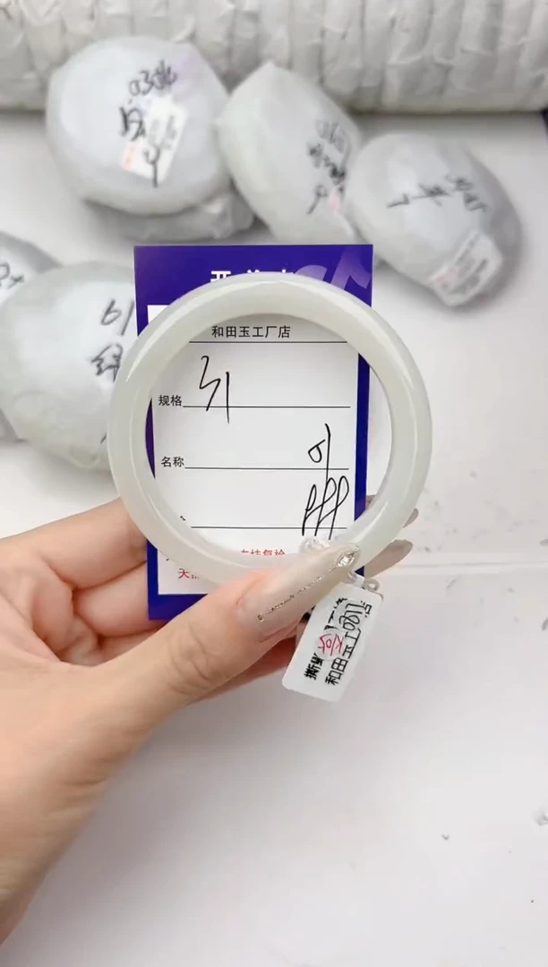 和田玉手镯未镶嵌31颜色微差无瑕疵