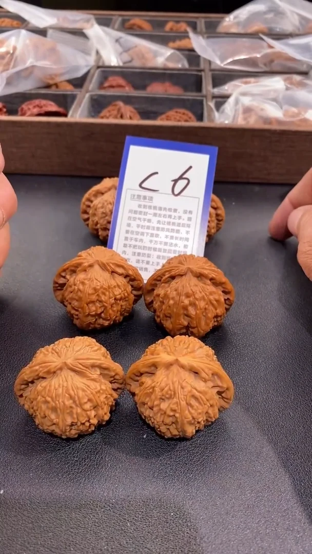 文玩核桃吊坠43白狮子铲